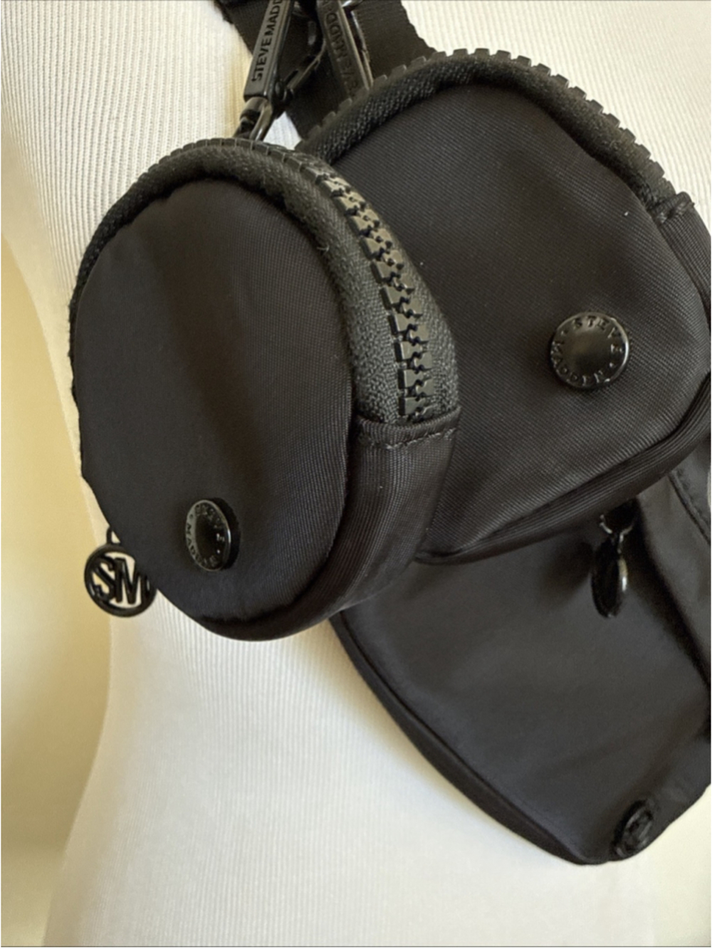 Steve Madden Crossbody Bag Fanny Pack Sling Belt AirPod Case Coin Case NWOT - Picture 2 of 4
